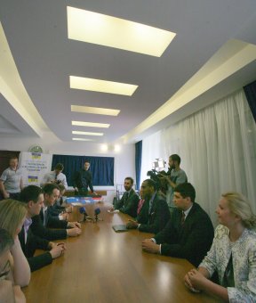 Руководитель проекта USAID «Справедливое правосудие» Дэвид Вон посетил Киевский райсуд Одессы (фото)
