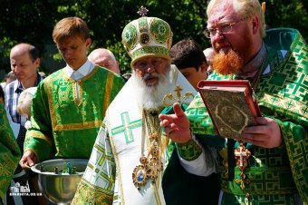 В Духов День митрополит Агафангел провел традиционную службу в храме в Кривой Балке (фото)