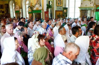 В Духов День митрополит Агафангел провел традиционную службу в храме в Кривой Балке (фото)