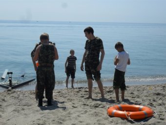 Юных одесситов учат оказывать первую медицинскую помощь на пляже (фото)