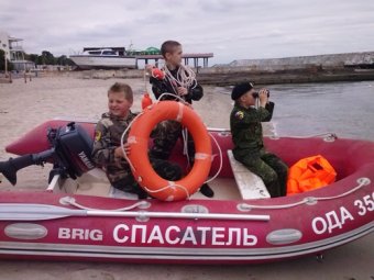 Юных одесситов учат оказывать первую медицинскую помощь на пляже (фото)