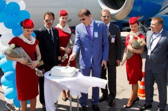 Первый рейс из города Салоники был встречен водяным салютом (фото)