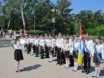 Эстафету Почетной Вахты Памяти приняли школьники Приморского района (фото)