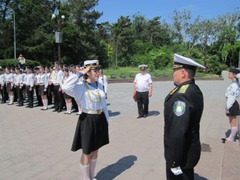 Эстафету Почетной Вахты Памяти приняли школьники Приморского района (фото)