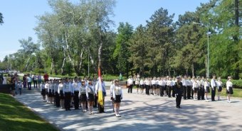Эстафету Почетной Вахты Памяти приняли школьники Приморского района (фото)