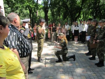 Эстафету Почетной Вахты Памяти приняли школьники Приморского района (фото)