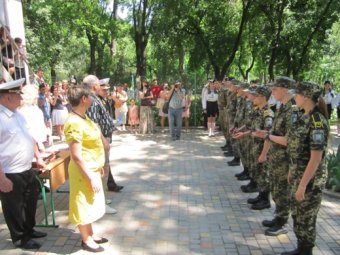 Эстафету Почетной Вахты Памяти приняли школьники Приморского района (фото)
