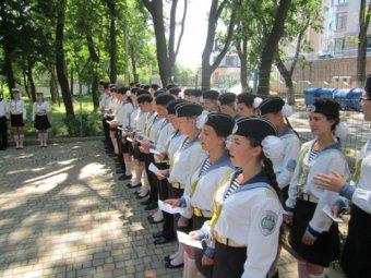 Эстафету Почетной Вахты Памяти приняли школьники Приморского района (фото)