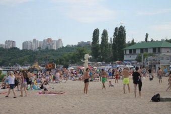 В выходные на "Отраде" прошли нешуточные баталии по пляжному волейболу (фото)