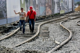 Строительство нового кольца пятого трамвая: Идет  монтаж рельсов (фото)