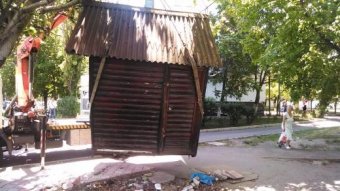 Одесские власти отчитываются о демонтаже ряда незаконных торговых ларьков (фото)
