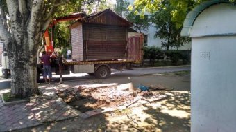 Одесские власти отчитываются о демонтаже ряда незаконных торговых ларьков (фото)