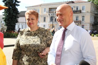 Геннадий Труханов проводил маленьких одесситов на отдых в Сергеевку (фото)