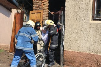 Одесские пожарные вынесли из огня троих людей (фото, видео)