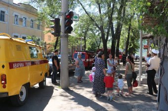 Одесские пожарные вынесли из огня троих людей (фото, видео)