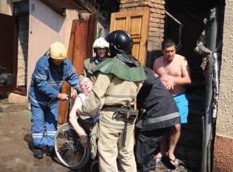 Одесские пожарные вынесли из огня троих людей (фото, видео)