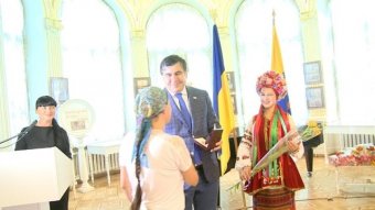 Саакашвили поздравил матерей-героинь (фото)
