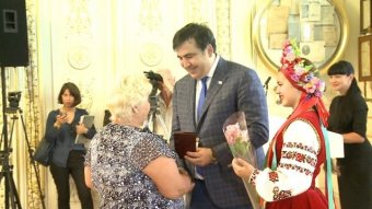 Саакашвили поздравил матерей-героинь (фото)