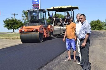 Дождались! В Болградском районе ремонтируют дорогу (фото)
