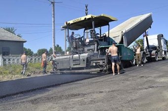 Дождались! В Болградском районе ремонтируют дорогу (фото)