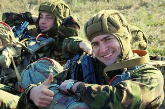 Благодаря общественникам курсанты-десантники смогли попрыгать (фото)