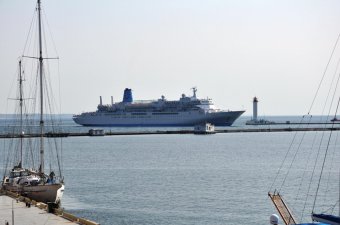 Через 20 минут Thomson Spirit покинет одесский порт (фото)