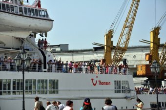 Через 20 минут Thomson Spirit покинет одесский порт (фото)