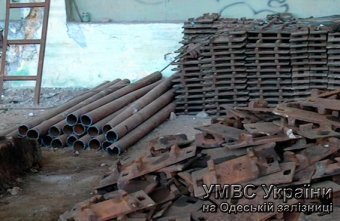 Одесские правоохранители предотвратили кражу 22-х тонн деталей железной дороги (фото)