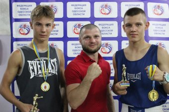Наши юниоры подрались с киевлянами... на ринге (фото)
