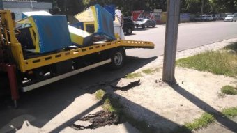Одесские власти отчитываются о демонтаже незаконно установленных торговых ларьков (фото)