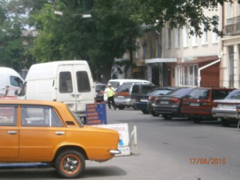 Ликбез для автомобилиста: Как отличить парковочного афериста от официального оператора