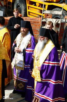 Митрополит Агафангел совершил закладку храма в честь блаженной старицы Матроны (фото)