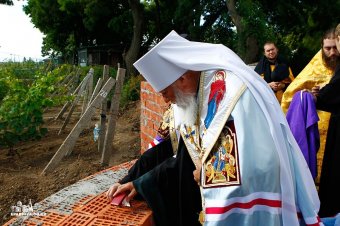 Митрополит Агафангел совершил закладку храма в честь блаженной старицы Матроны (фото)