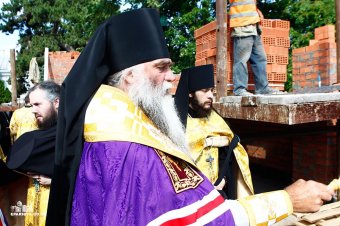 Митрополит Агафангел совершил закладку храма в честь блаженной старицы Матроны (фото)