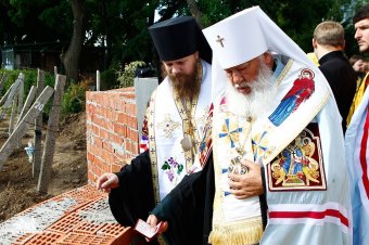 Митрополит Агафангел совершил закладку храма в честь блаженной старицы Матроны (фото)