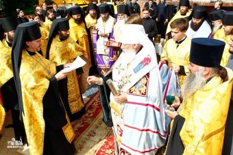 Митрополит Агафангел совершил закладку храма в честь блаженной старицы Матроны (фото)