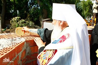 Митрополит Агафангел совершил закладку храма в честь блаженной старицы Матроны (фото)