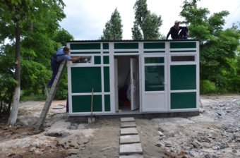 В кусты ходить не надо: На Трассе здоровья установлен еще один общественный туалет (фото)