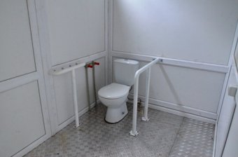 В кусты ходить не надо: На Трассе здоровья установлен еще один общественный туалет (фото)