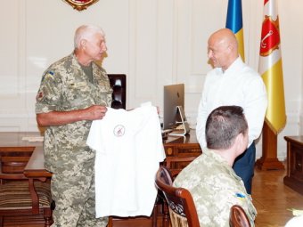 Геннадий Труханов поздравил с профессиональным праздником военных медиков (фото)