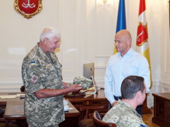 Геннадий Труханов поздравил с профессиональным праздником военных медиков (фото)