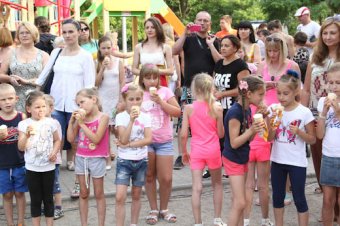Состоялось открытие детской площадки в парке Победы (фото)