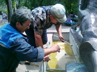 В Одессе модернизировали фонтан у скульптурной группы «Петя и Гаврик» (фото)