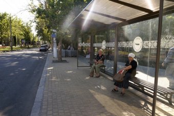 Одесские власти отчитываются об  обустройстве тротуаров и остановочных комплексов (фото)