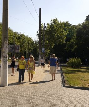 Одесские власти отчитываются об  обустройстве тротуаров и остановочных комплексов (фото)