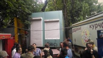 Одесские власти отчитываются о демонтаже незаконно установленных торговых ларьков (фото)