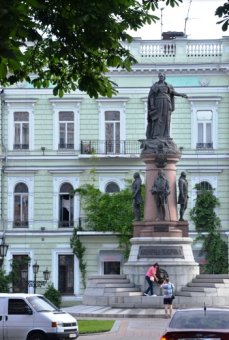 Первый вице-мэр Одессы обследовал Суворовский район. Кому-то очень не повезло… (фото)