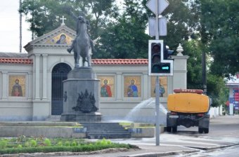 Первый вице-мэр Одессы обследовал Суворовский район. Кому-то очень не повезло… (фото)