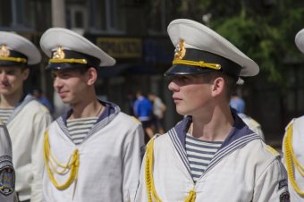 По случаю Дню Конституции одесситы возложили цветы к памятнику Тараса Шевченко (фото)
