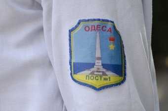 По случаю Дню Конституции одесситы возложили цветы к памятнику Тараса Шевченко (фото)